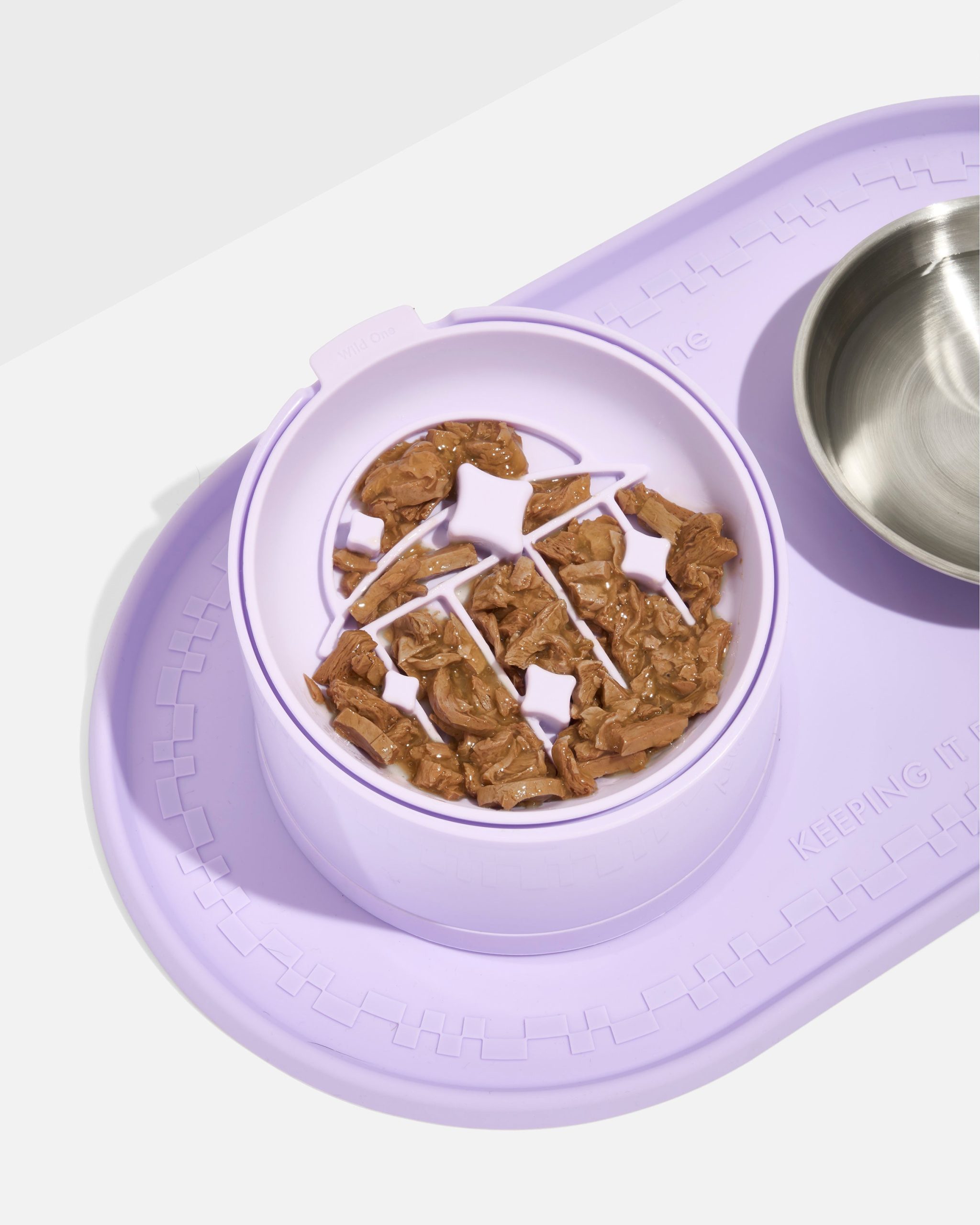 WO_VM_Cat_Placemat_SlowFeeder_SlantedBowl_Lilac_PDP_04_4x5_Web_a0ef7742-6247-4d3f-81a3-4cc9fc6b3c02.jpg
