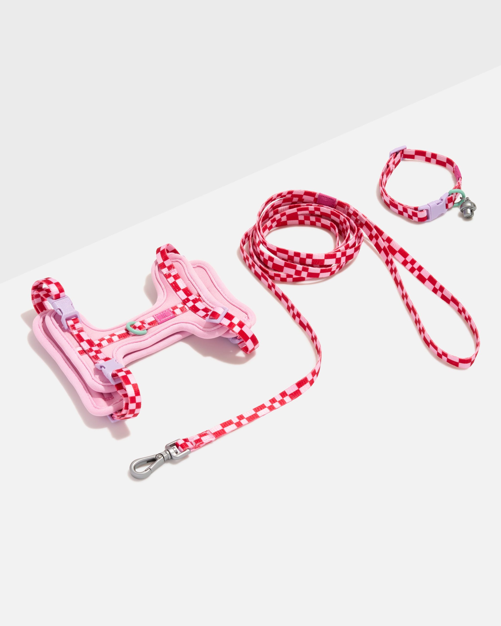 WO_VM_Cat_WalkKitHarness_Collar_Bubblegum_PDP_01_4x5_Web.jpg