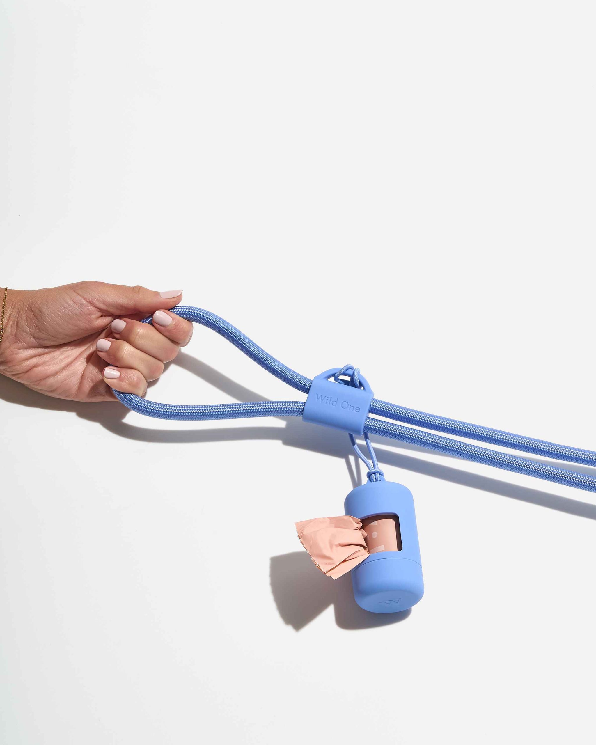 WO_VM_RopeLeash_PoopBagCarrier_Moonstone_PDP_01_4x5_Web.jpg