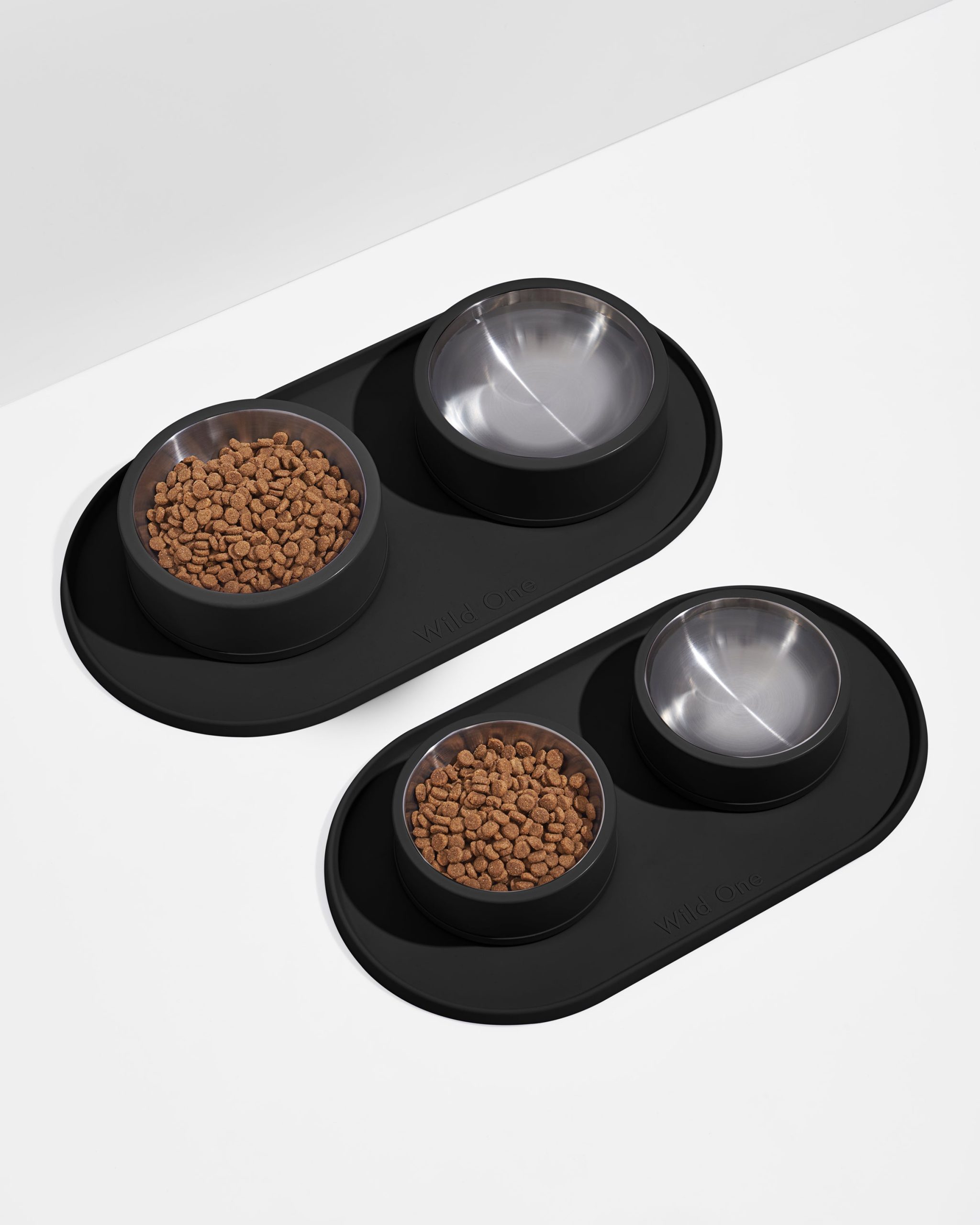 WO_VM_Studio_Placemat_Black_SizeComparison_PDP_03_4x5_Web_db048531-e005-4682-88b0-e7a20c008fe5.jpg