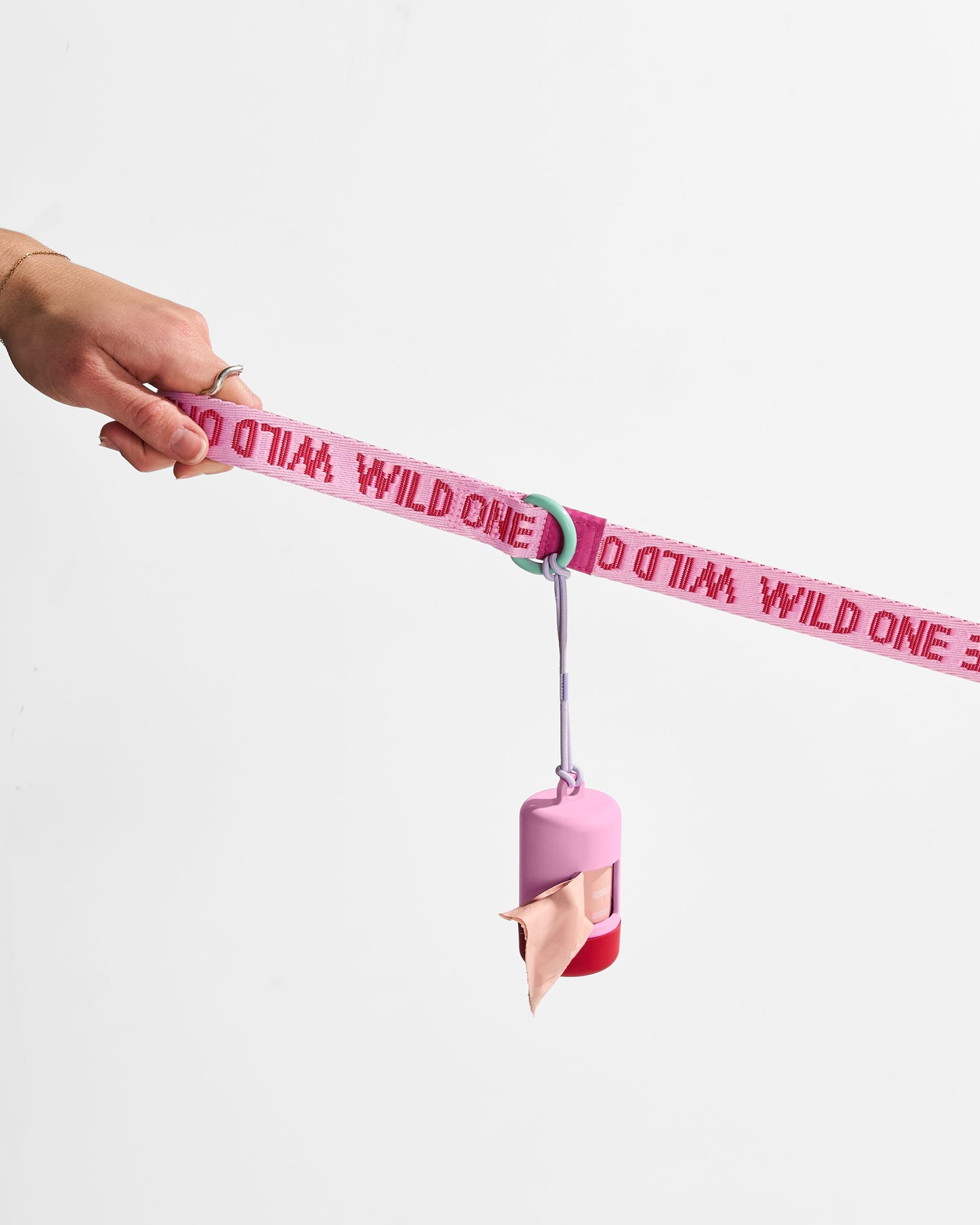 WO_VM_WovenLeash_Bubblegum_AirCollection_PDP_05_4x5_Web_1_6c9f038a-0d50-49d2-aa4c-1a21bac9667a.jpg